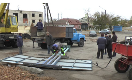 Незаконна реклама. З вулиць Лозової приберуть шість білбордів, за які не сплачували з 2018 року