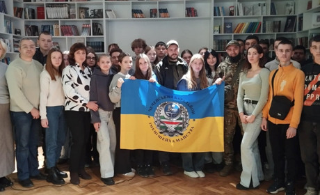 1000 днів незламності: молодь Старокостянтинова зутрілася із захисниками