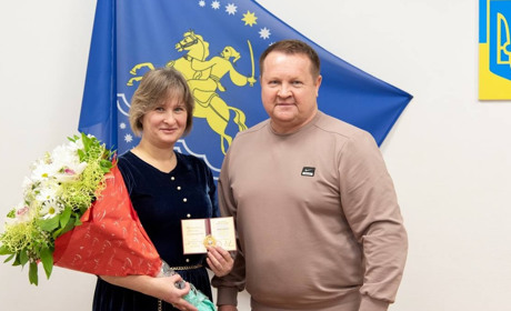 У Нікополі жінці присвоїли звання “Мати-героїня”