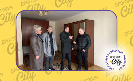 Виховувала і підтримувала бабуся: хлопцю-сироті з Дрогобича придбали квартиру за бюджетні кошти