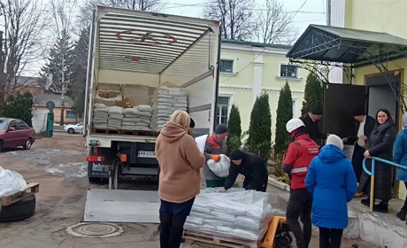 Волонтери з Сум передали гуманітарну допомогу Глухівській та Есманьській громадам