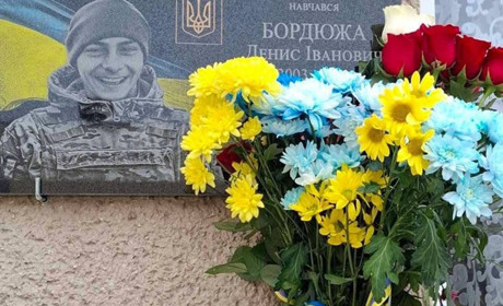 У Сичавській гімназії відкрили меморіальну дошку 20-річному захиснику України