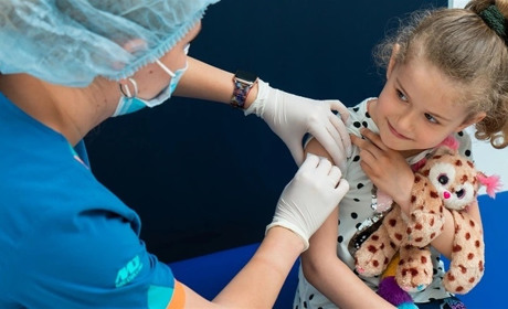 Лікарні Луганщини пропонують зробити щеплеплення. Скільки закладів працюють в Україні