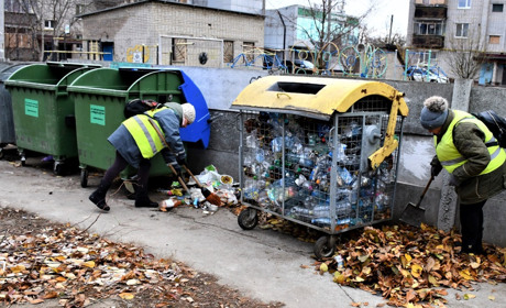Комунальники Нікополя підтримують місто в чистоті