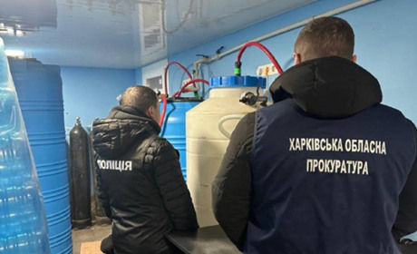 Підпільний бізнес. На Лозівщині "накрили" цех з виробництва фальсифікованого алкоголю