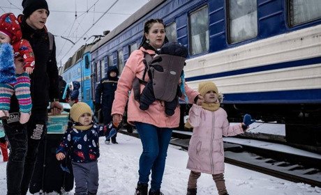 Благодійники забезпечують евакуацію та розселення мешканців Покровської громади