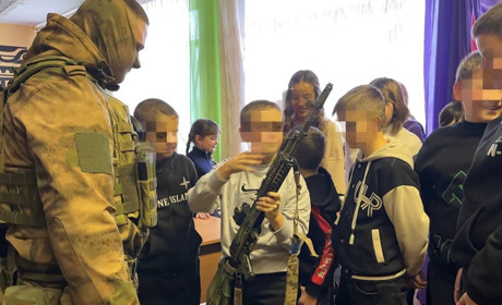 Як окупанти мілітаризують школярів у Бердянському районі