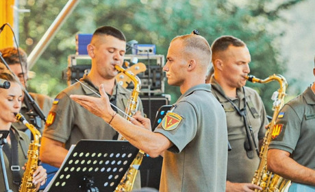Військовий оркестр Art military band 40 ОАБр виконав пісню, яку написали первомайці