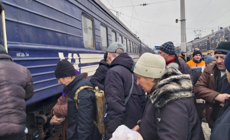 З Донеччини до Прикарпаття вирушив перший евакуаційний поїзд з 26 переселенцями