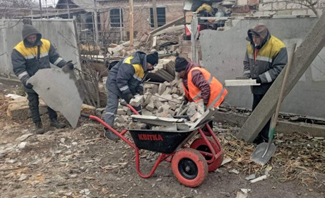 Комунальники Нікополя продовжують підтримувати місто попри ворожі атаки