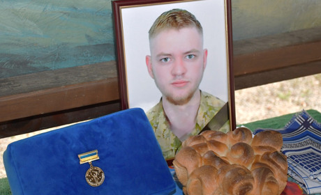 У Нікополі попрощалися із загиблим захисником Владиславом Симоновим