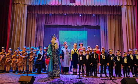 «Пригоди сніговичка Айсика» від Первомайського народного театру юного глядача зібрали повний зал