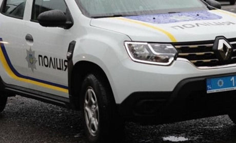 У Переяславі авто в'їхало в ролету автомийки: хроніка поліції