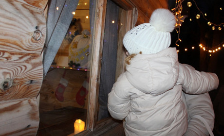 Погляньте на щирість у дитячих очах: фоторепортаж про відкриття Резиденції Святого Миколая