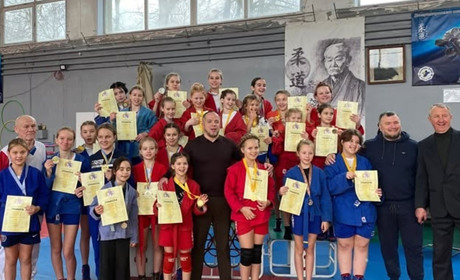 Самбісти із Жовтих Вод вибороли на чемпіонаті області 24 медалі