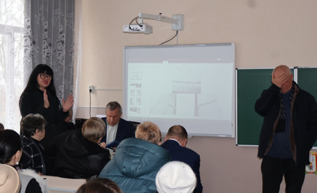 Люди борються, влада думає: яке майбутнє у Костянтинівської гімназії