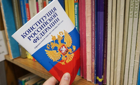 Окупанти змушують школярів проходити тести на знання Конституції РФ