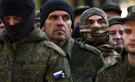 На Луганщині окупанти хочуть залучати боржників до лав своєї армії. Обіцяють списати кредити