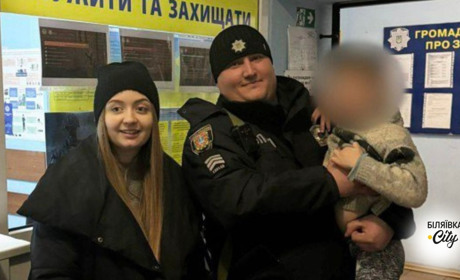 Психологиня поліції Одещини врятувала Гришка, який блукав босоніж вночі за 5 км від дому