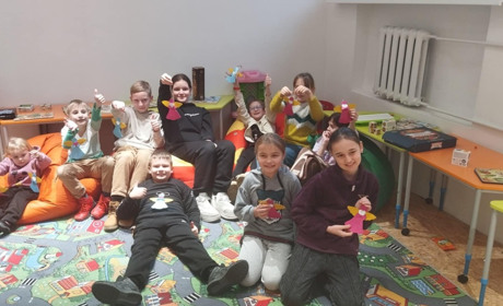 Новини воєнного часу. Листівки захисникам, перемоги юних винахідників, майстер-клас із розпису