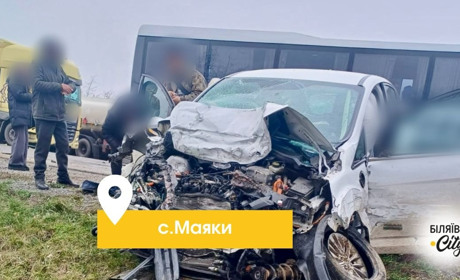 Пішов на обгін: біля села Маяки сталася аварія за участі двох автівок та рейсового автобуса