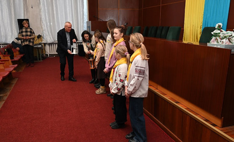 Вифлеємський вогонь миру мандрує по Кагарлику. Його може отримати будь-хто, завітавши в МЦКД