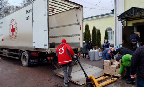 Благодійники передали продуктові та гігієнічні набори для жителів Есманьської громади