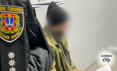В Одеському районі чоловік у кафе стріляв з рушниці: трьох людей травмував