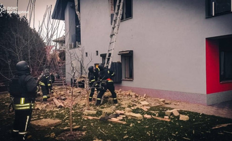 На Київщині уламками БпЛА пошкоджено будинки, постраждала жінка