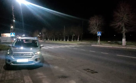 У Старокостянтинові поліцейські встановлюють обставини ДТП, у якій травмувалася 74-річна жінка