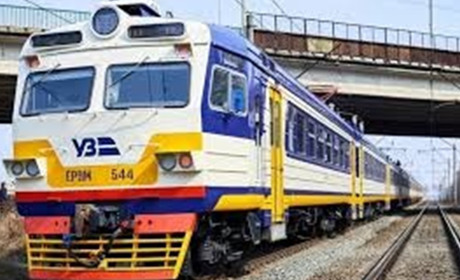 Потягом травмовано чоловіка: постраждалий у лікарні