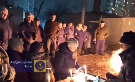 Мешканці окупованого Маріуполя зустрічали Новий рік на котлованах, які залишились від їх будинків