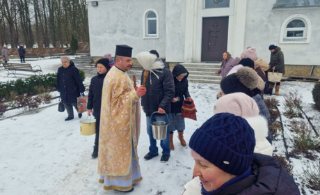 У Старокостянтинові у храмі Святої Княгині Ольги освятили воду на Водохреща