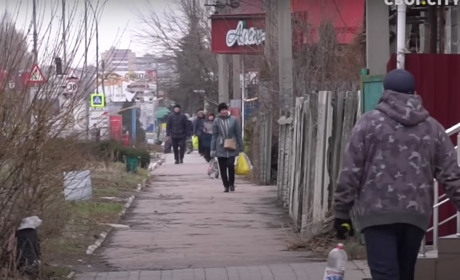 "За водою зі свердловини, за продуктами — раз на тиждень": як виживає прифронтовий Покровськ