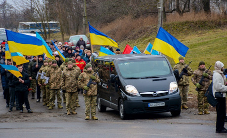 Остання путь воїна: в Ставах поховали Ярослава Майоренка. Він бив ворога в Курській області