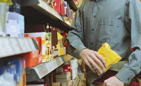 У Гадячі зловмисник пограбував магазин