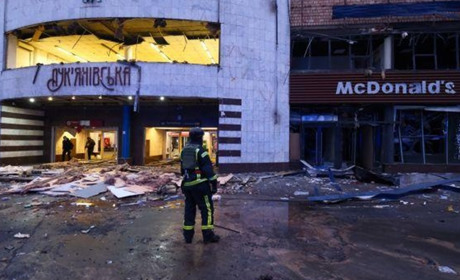 Наслідки балістичної атаки росії: загинули люди, зруйновано метро, будівлі, а переяславці збили БПЛа