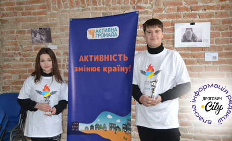 Христина Гром та Віталій Ананьєнко здобули друге місце у Національному дебатному турнірі