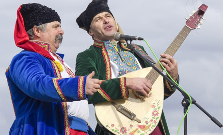 Порожній млин і без вітру меле. Добірка народних прислів'їв