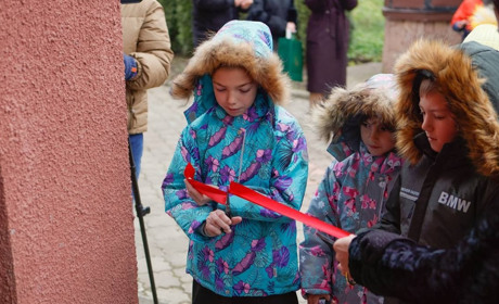 Чотири багатодітні внутрішньо переміщені родини з Горностаївки отримали нові сучасні будинки