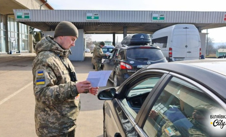 З фальшивим пенсійним посвідченням: 46-річний чоловік намагався виїхати з Одещини до Молдови