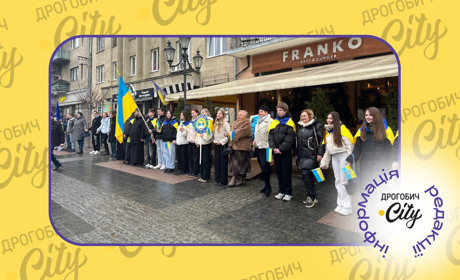 У День Соборності України Дрогобиччина об'єдналася у два "живі ланцюги"