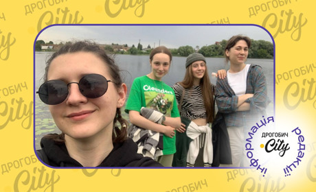 Створюємо листівки, щоб допомогти воїнам: Юліана Грицик із Дрогобича розповіла про ініціативу "4М"