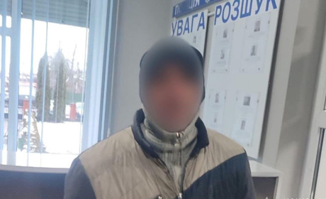 У Старокостянтинові зловмисник серед ночі, у знайомих, викрав гроші та телефон