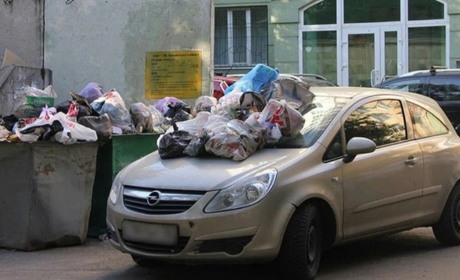 Окупована Луганщина потопає у смітті. Прибирати непотріб з вулиць нікому