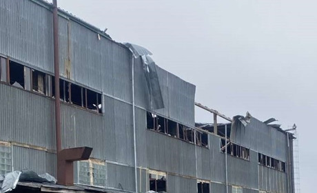 У будівлі цеху зруйновано близько 300 квадратних метрів покрівлі, вибито вікна - наслідки атаки БпЛА