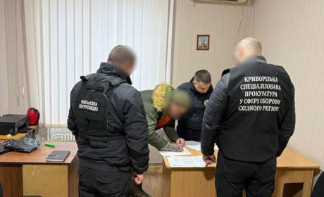 За хабар допомагав ухилятися від мобілізації: експрацівник ТЦК Кривого Рогу отримав підозру