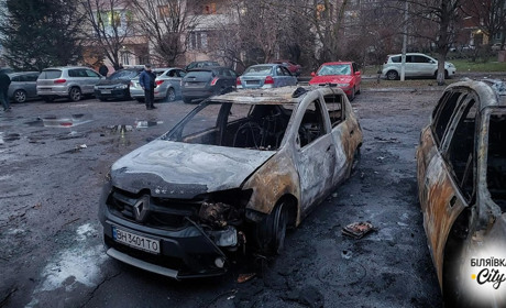 Одеса та район під атакою безпілотників: поранено четверо людей, постраждали будинки, авто