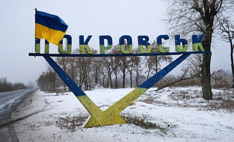 27 січня внаслідок обстрілу Покровська пошкоджено вантажний автомобіль "Укрпошти", постраждав водій