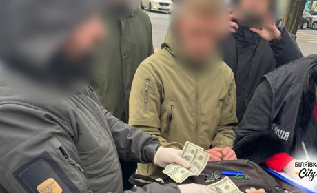 1000 доларів за фіктивну повістку: на Одещині затримали працівника районного ТЦК